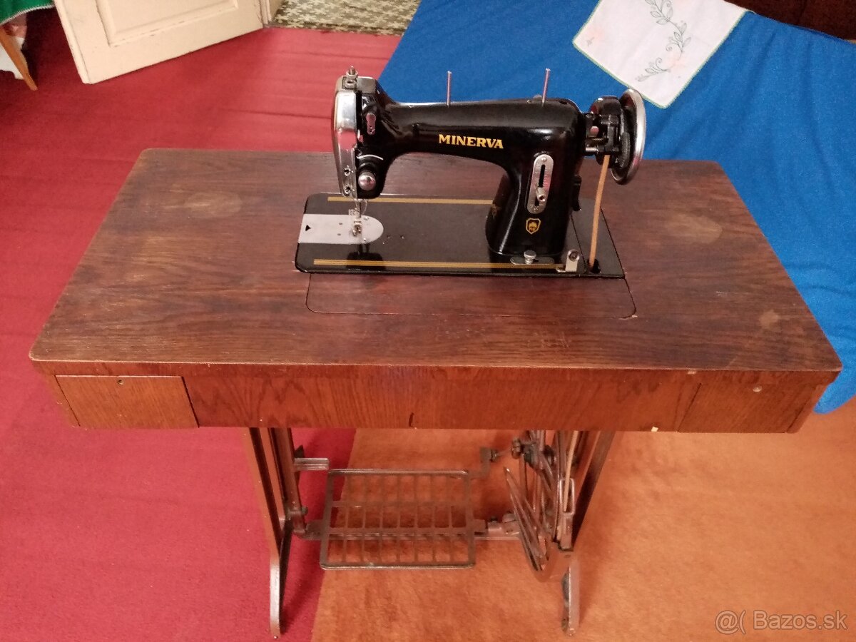 MINERVA (typ 122) – šijací stroj