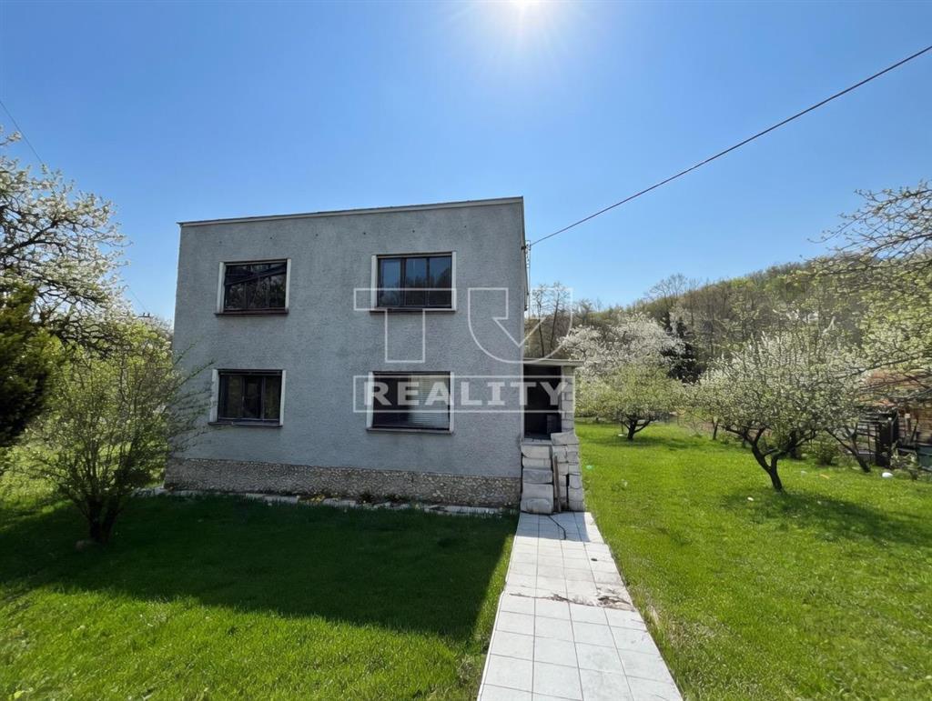 ZNÍŽENÁ CENA 5 izbový RD v obci Dlžín 180m2, pozemok...