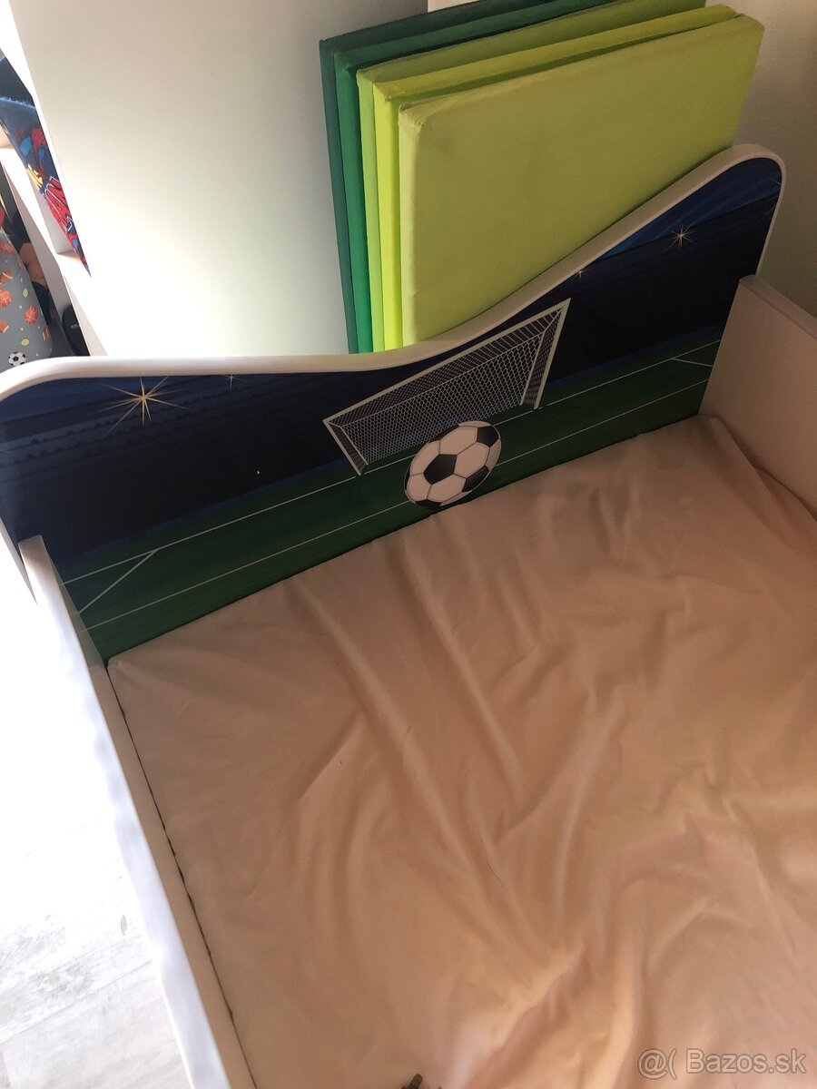 Chlapčenská posteľ