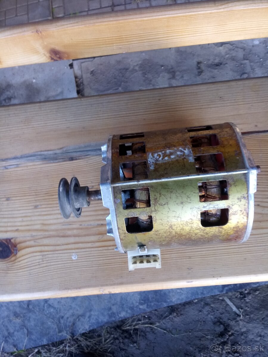 Predám elektromotor 220V