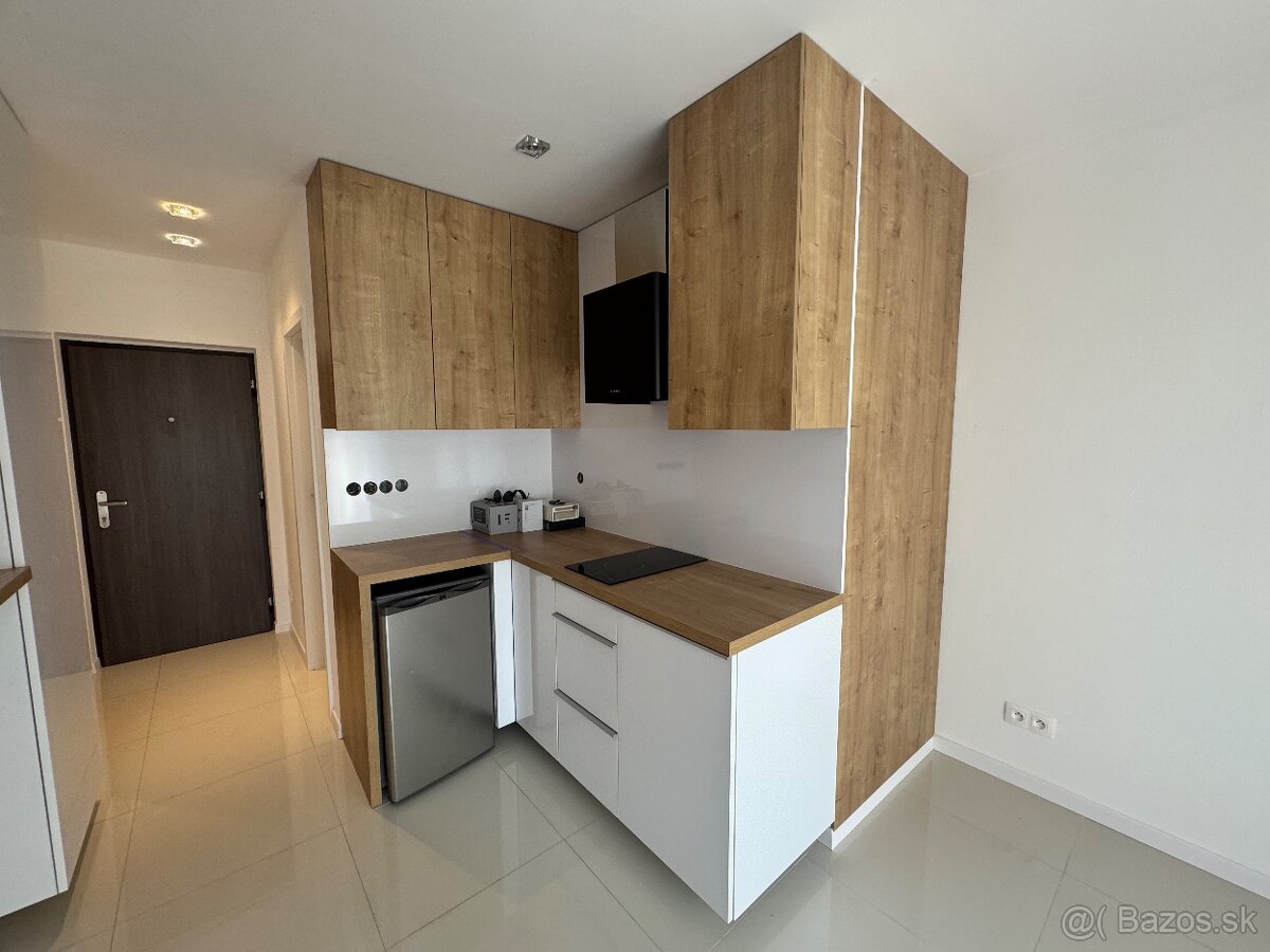 NADŠTANDARDNÁ GARZÓNKA, 25m2, NOVÝ BULVÁR-ŽILINA