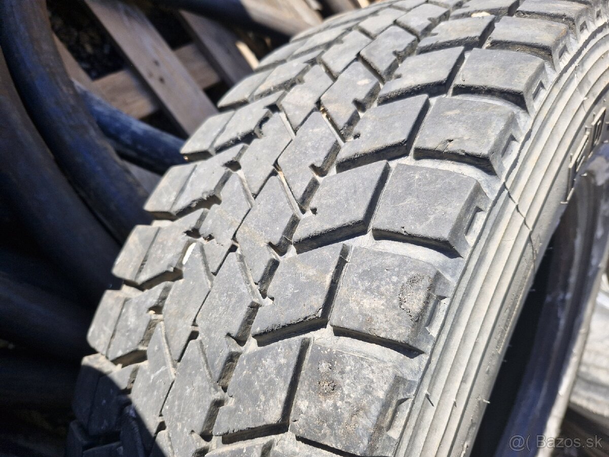Pneu 245/70R19.5