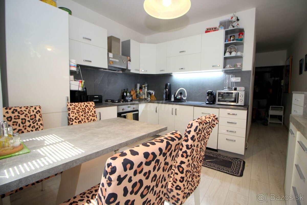 PREDAJ 3 izb BYT 74m2 s 2 balkónmi Bánovce n./B.