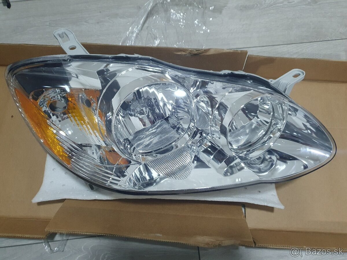 Predam nove originalne svetlo Toyota Corolla 2005-2008