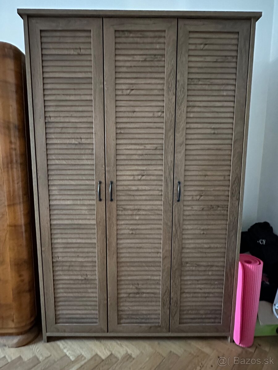 Šatníkova skriňa