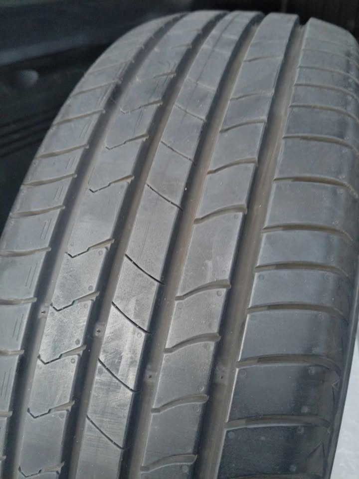 215/60 R 17 96 H letné + alu disky RENAULT + TPMS.
