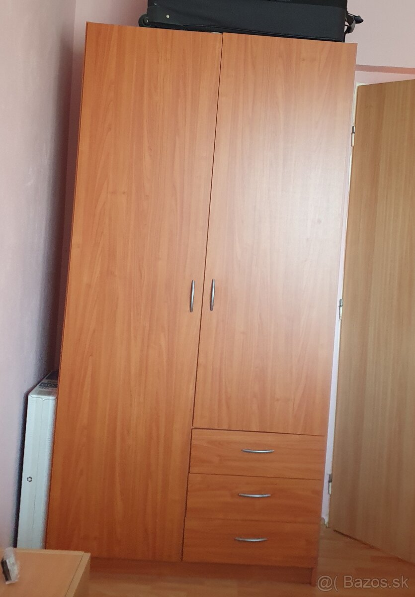Skriňa do spálne a nočný stolík