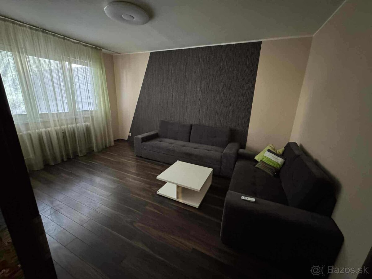 velky 3,5izb byt terasa - spolocensky pavilon