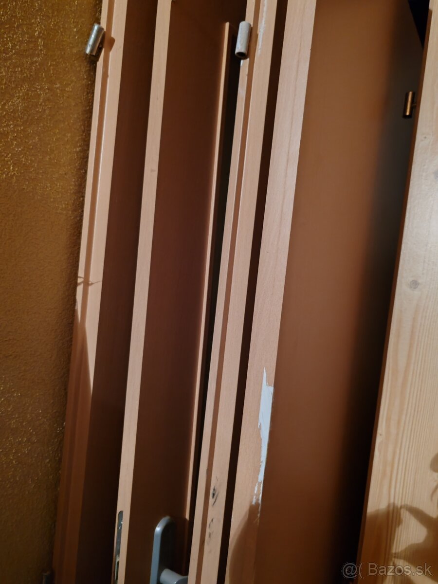 Predám takmer nové dvere 5ks práve aj s kluckami