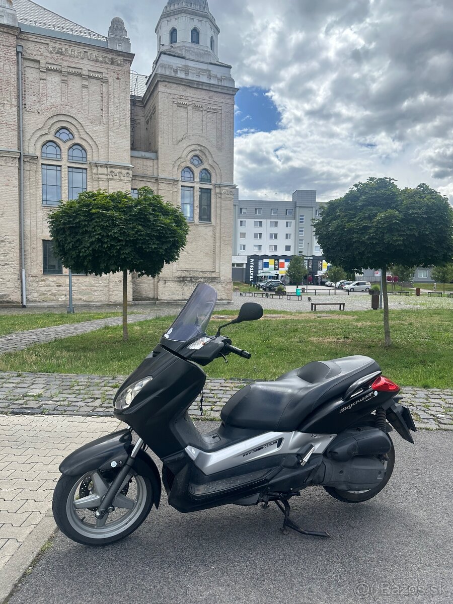 Yamaha X-MAX 125