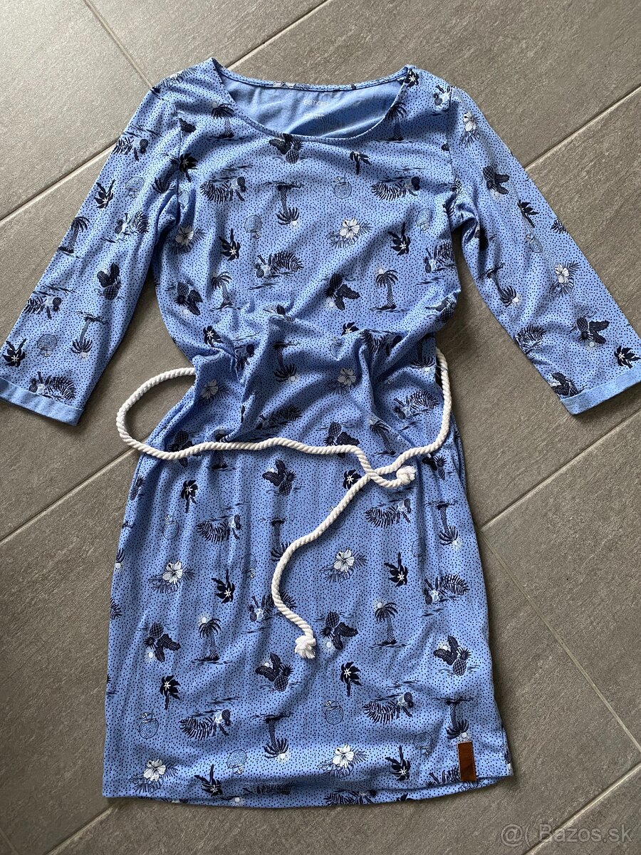 Elegantné modré šaty