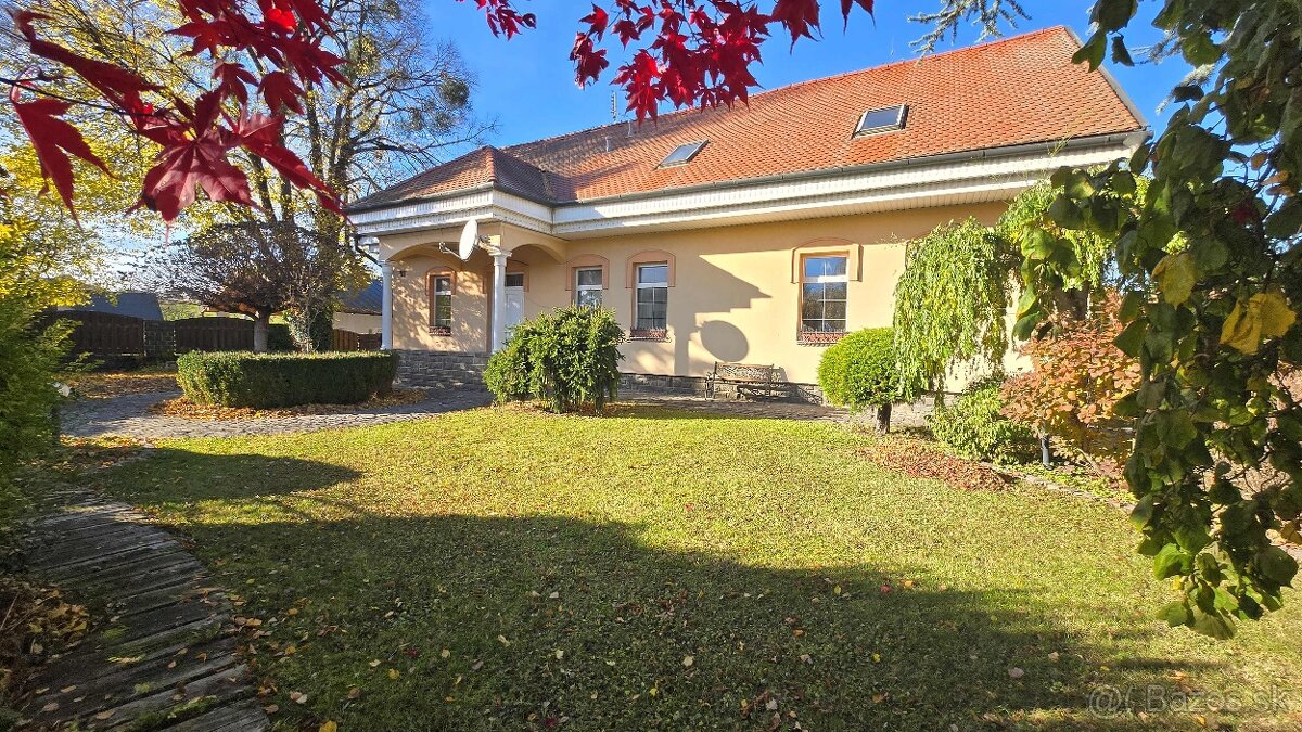 Priestranný RD s veľkorysým  12-ár pozemkom v obci Ďurďošík