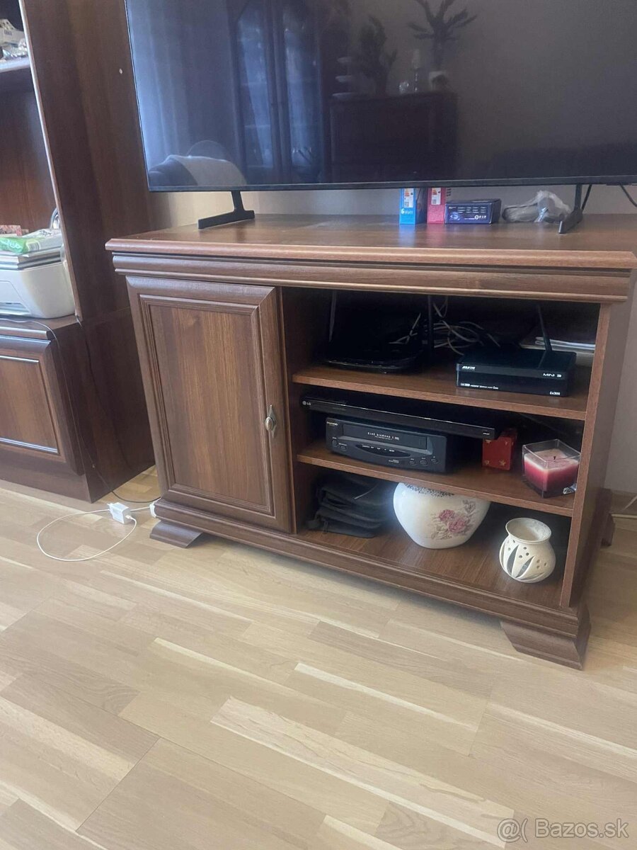 Komoda pod TV