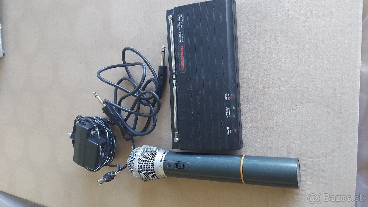 Bezdrôtový diverzitný VHF mikrofón ručný