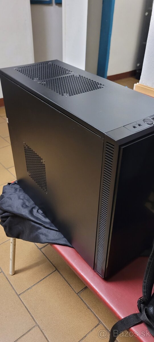 Predám skrinka FRACTAL Define R3 / TOP stav