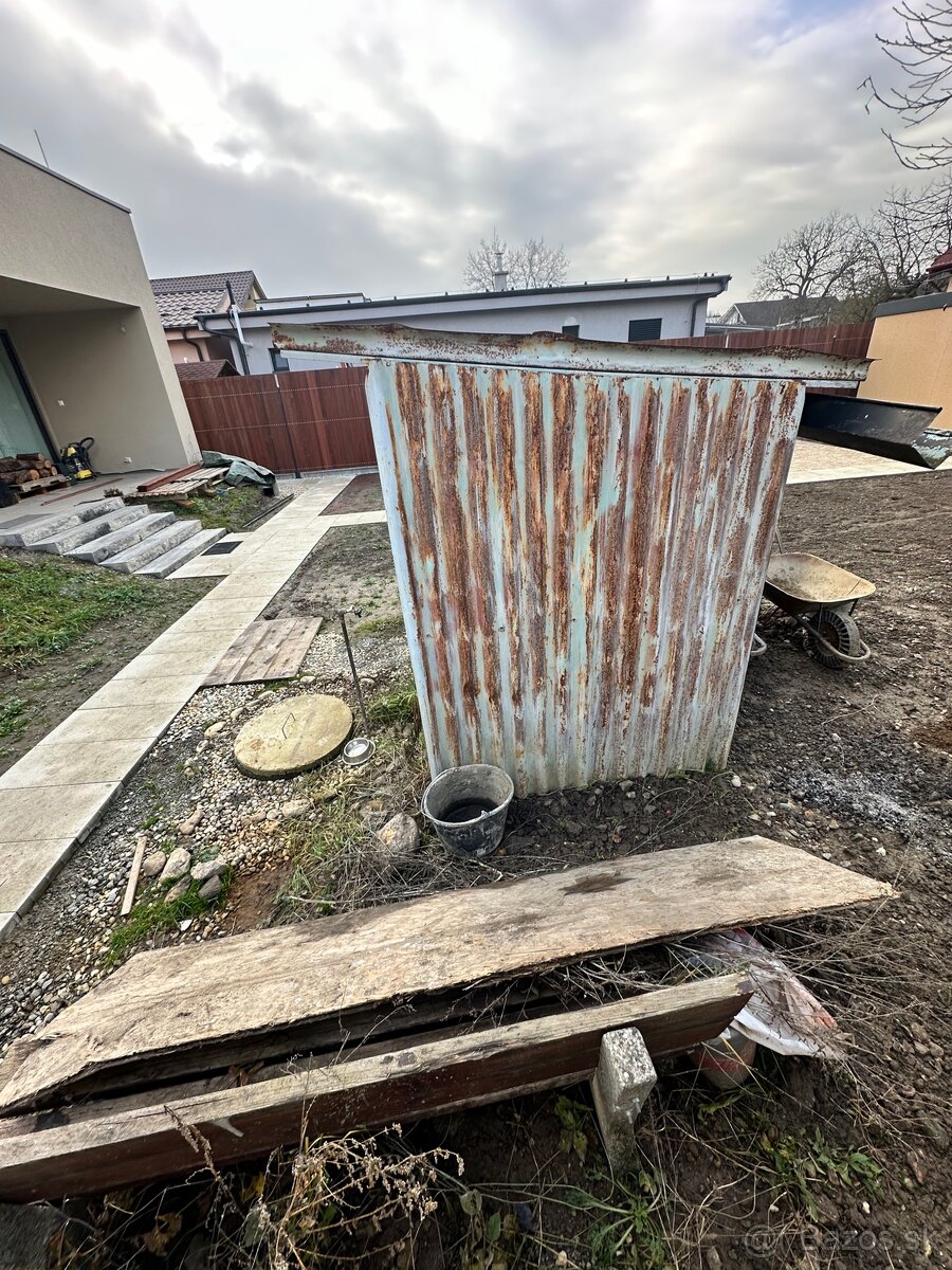 Predam plecháč šírka 225cmhlbka150cmvýška 210 cm