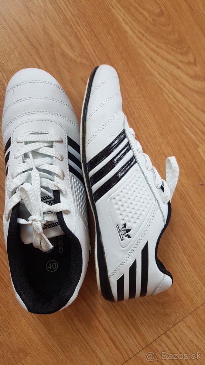 Botasky Adidas v. 40