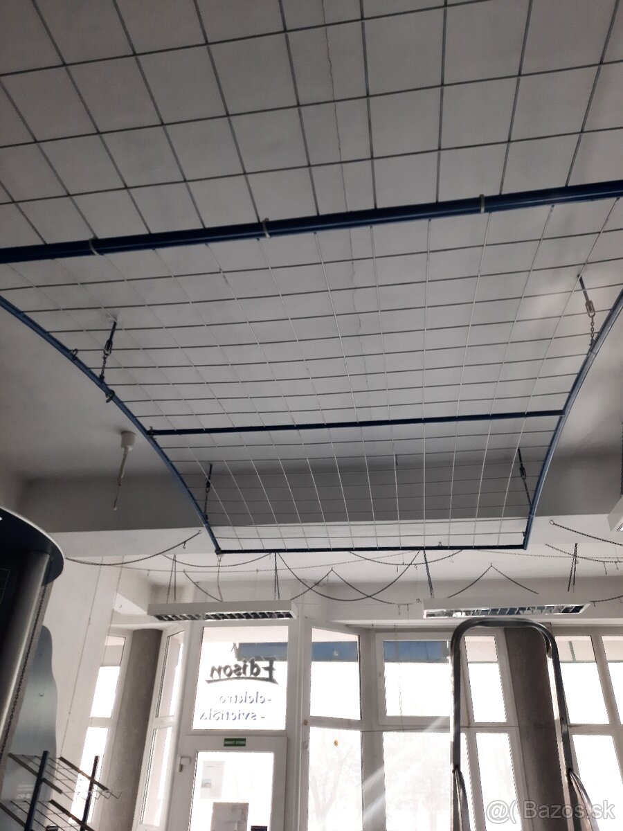 kovové výstavné siete