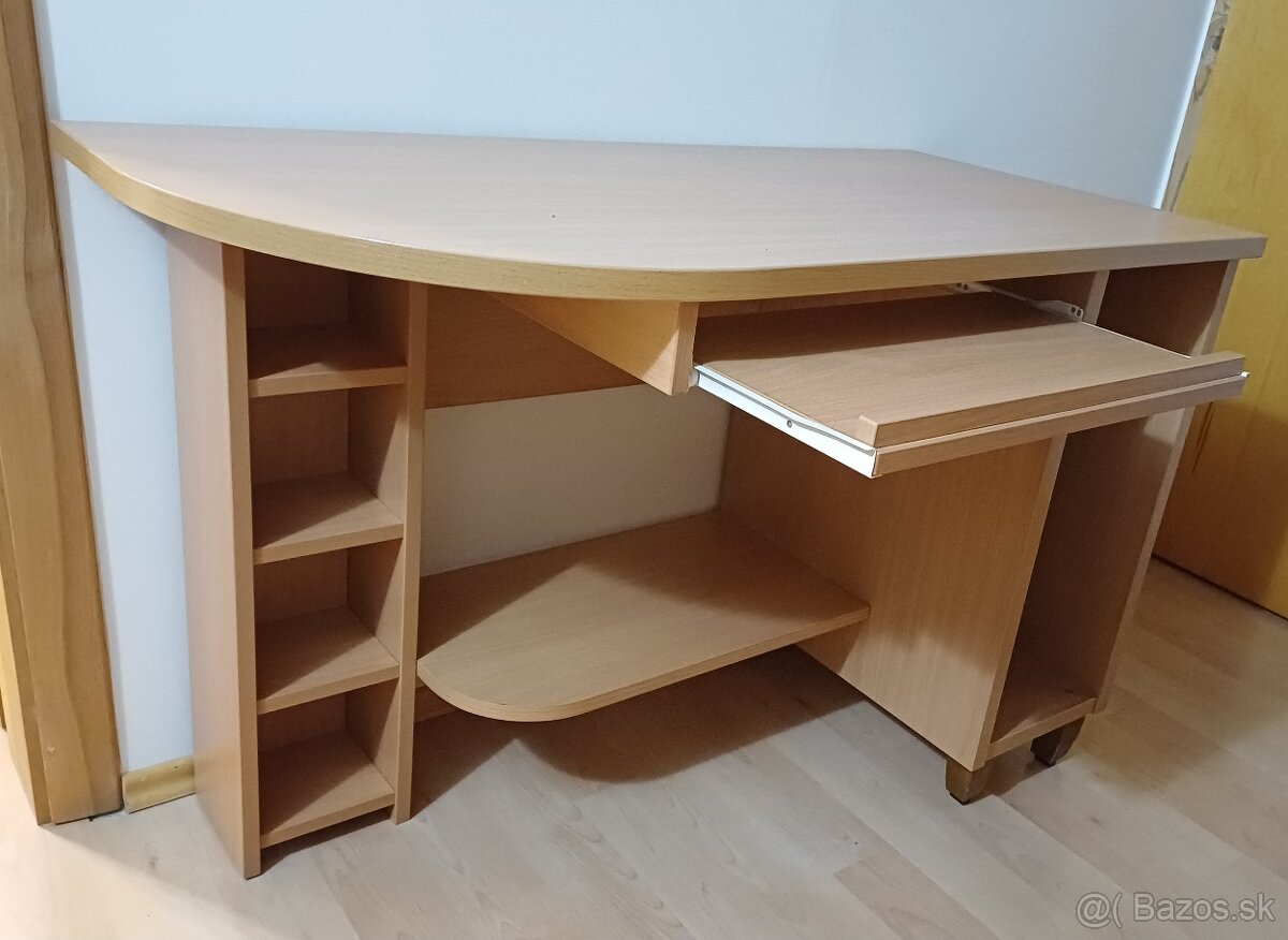 Počítačový stôl