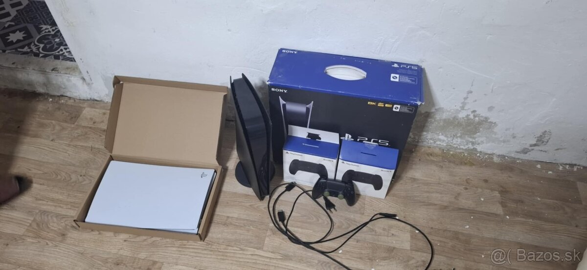 Ps5 konzola+3džostyky kryty cierny+biely+krabica a káble.