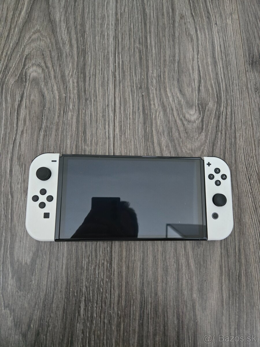 Nintendo Switch Oled + 256 GB karta + 5 Hier