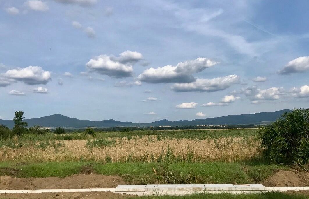 MAĎARSKO - NOVAJIDRANY STAVEBNÝ POZEMOK 1.000 M2, VŠETKY IS