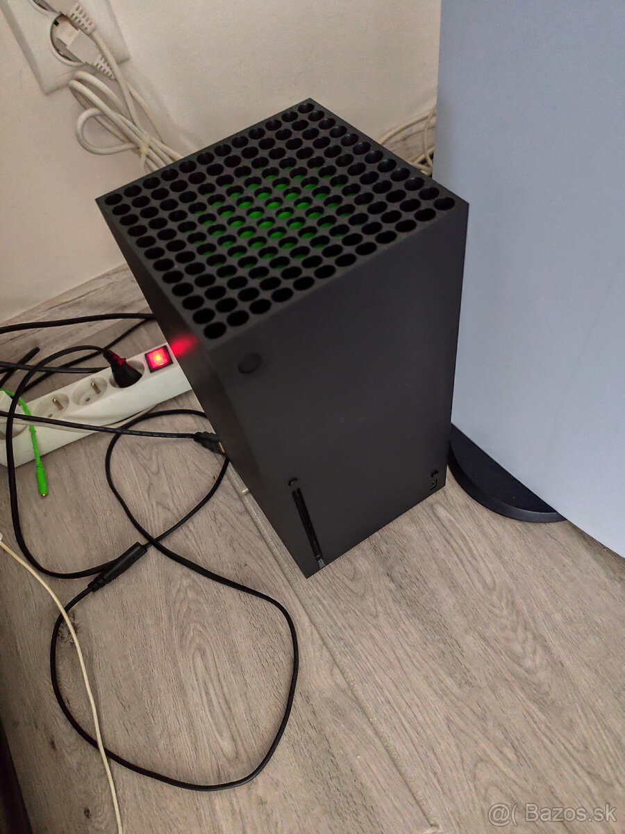 Predam Xbox Series X + Elite 2 ovladac