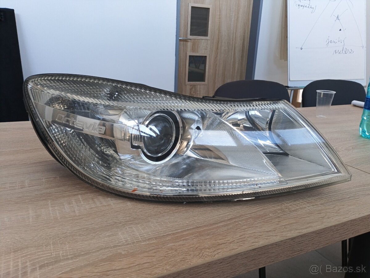 Svetlo Škoda Octavia 2 lift pr. predneé