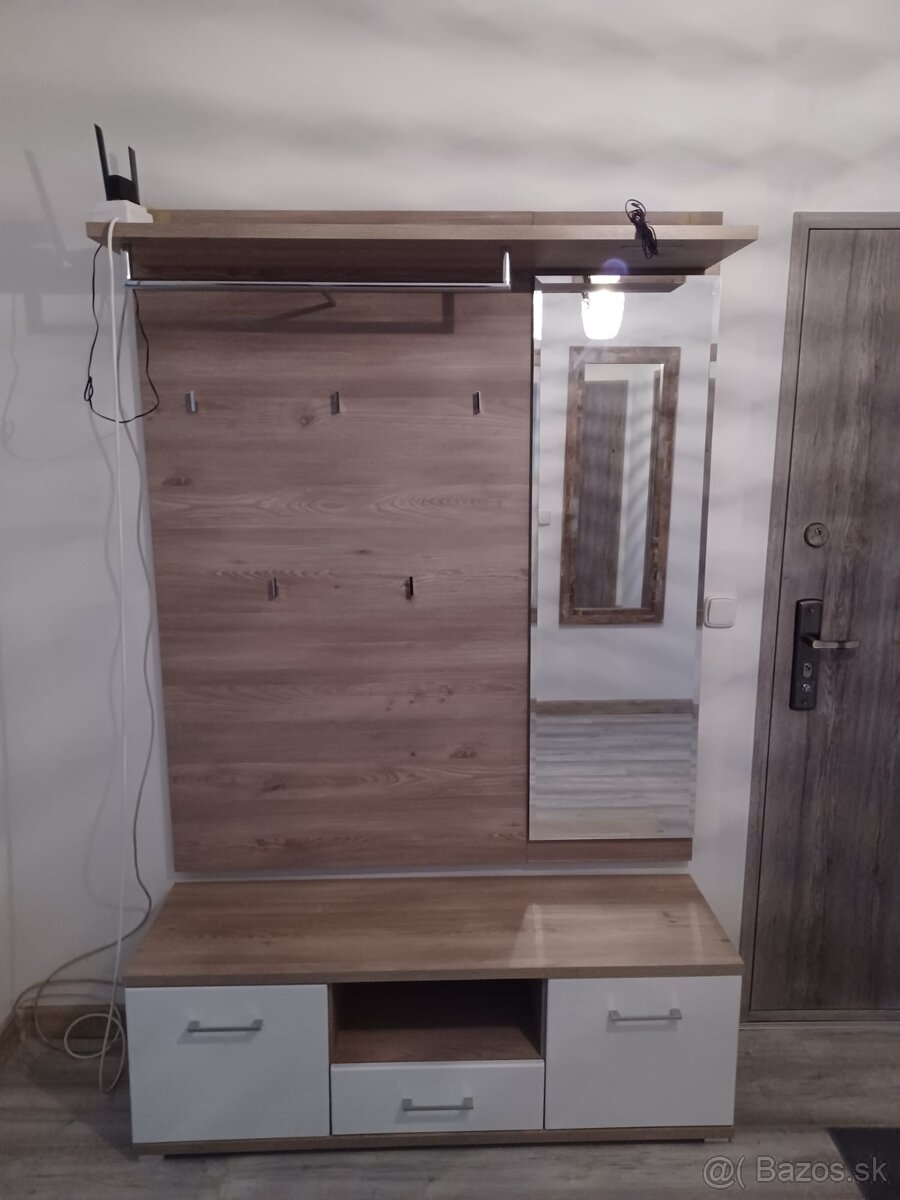 Zostava do predsiene Möbelix