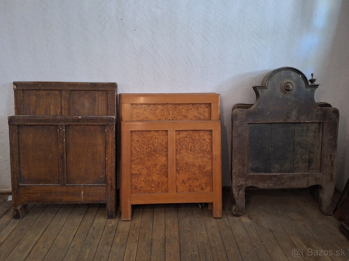 Starožitná posteľ