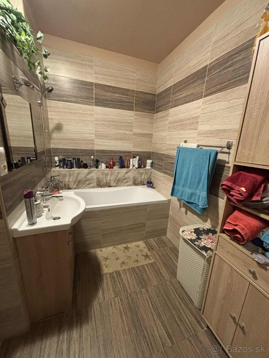 Rekonštruovaný 3 izbový byt v meste Dunajskej Stredy