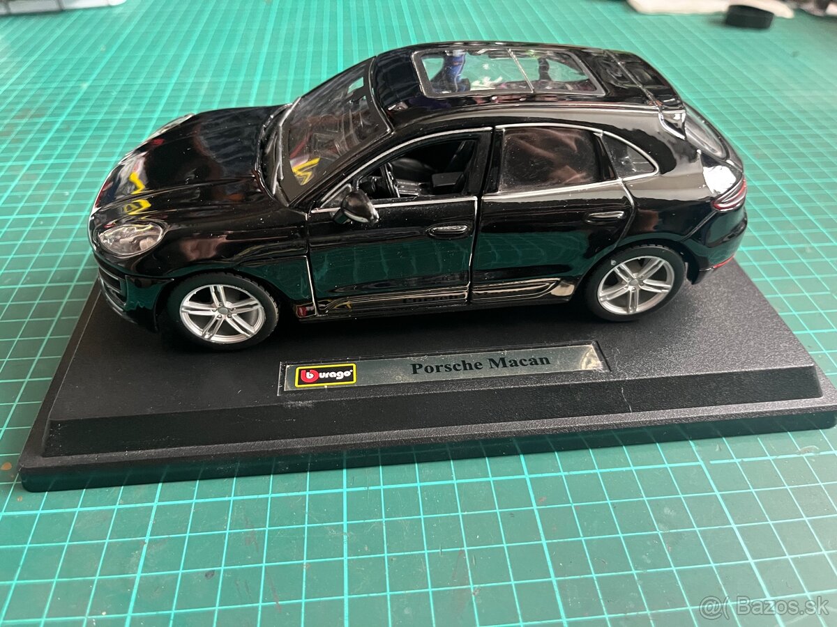 Model Porsche Macan Turbo Bburago 1:24