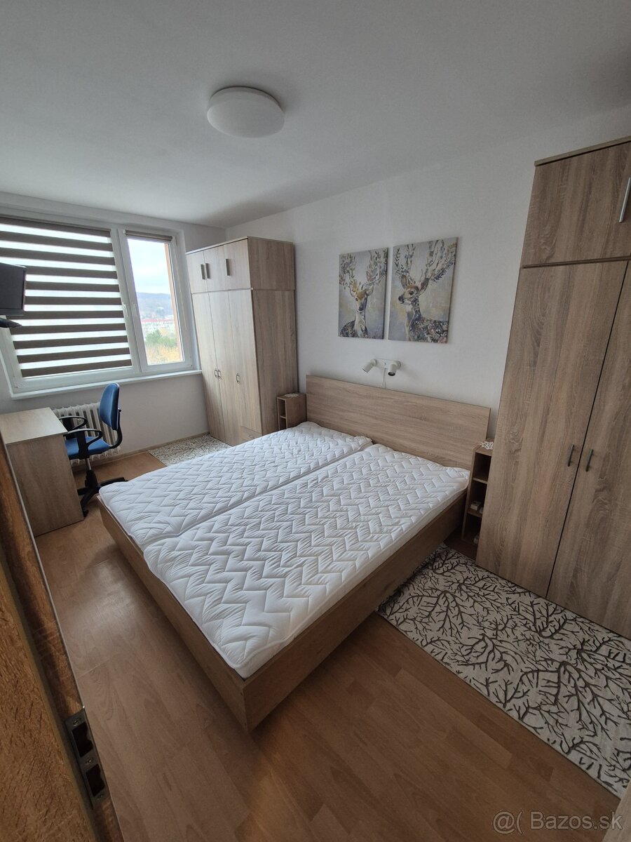 Izba 12 m² pre 1 alebo 2 osoby – Dúbravka, 3-izbový byt