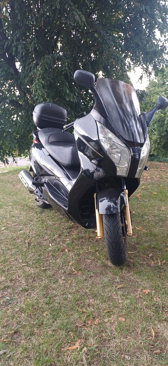 Honda Fes Swing 125 maxi skúter