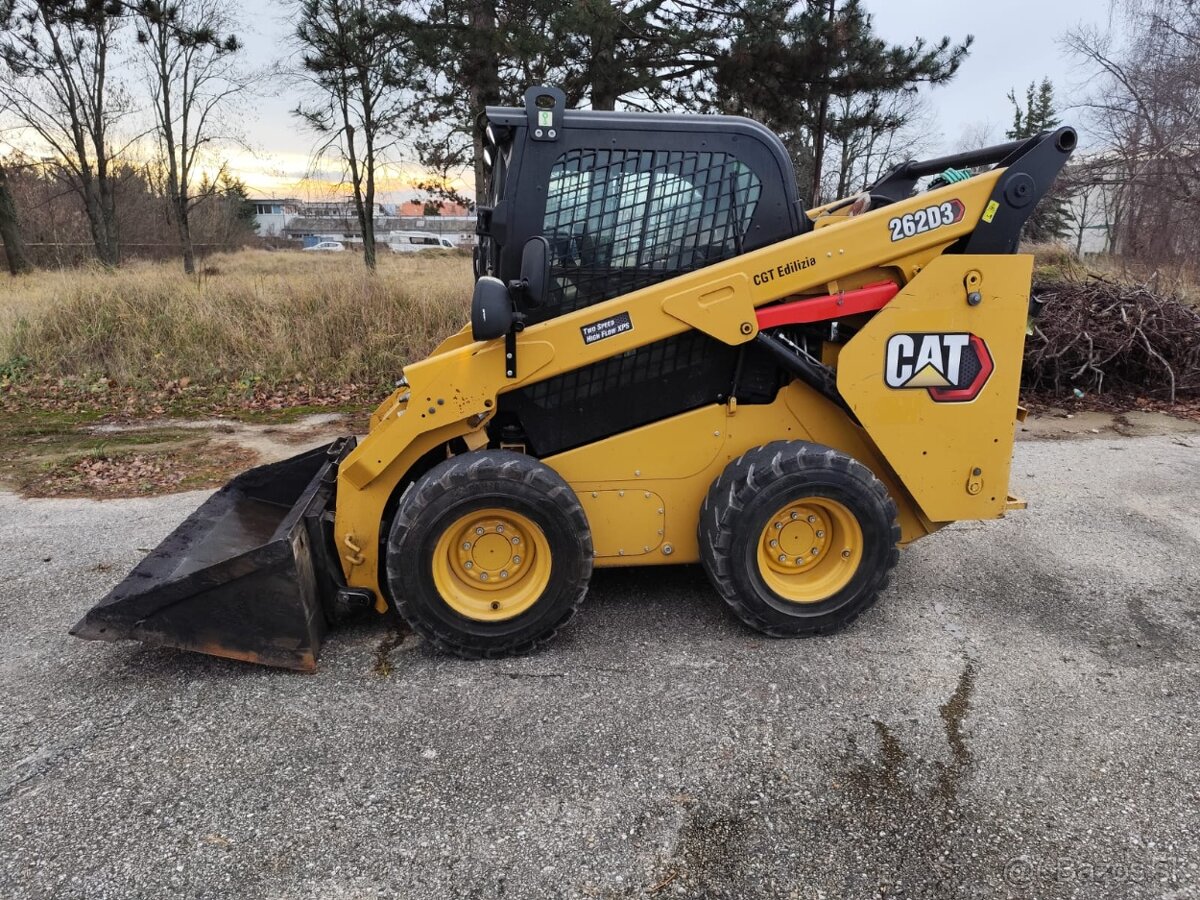 Nakladač CAT 262D3, posledný model. Plná výbava. ŠPZ.