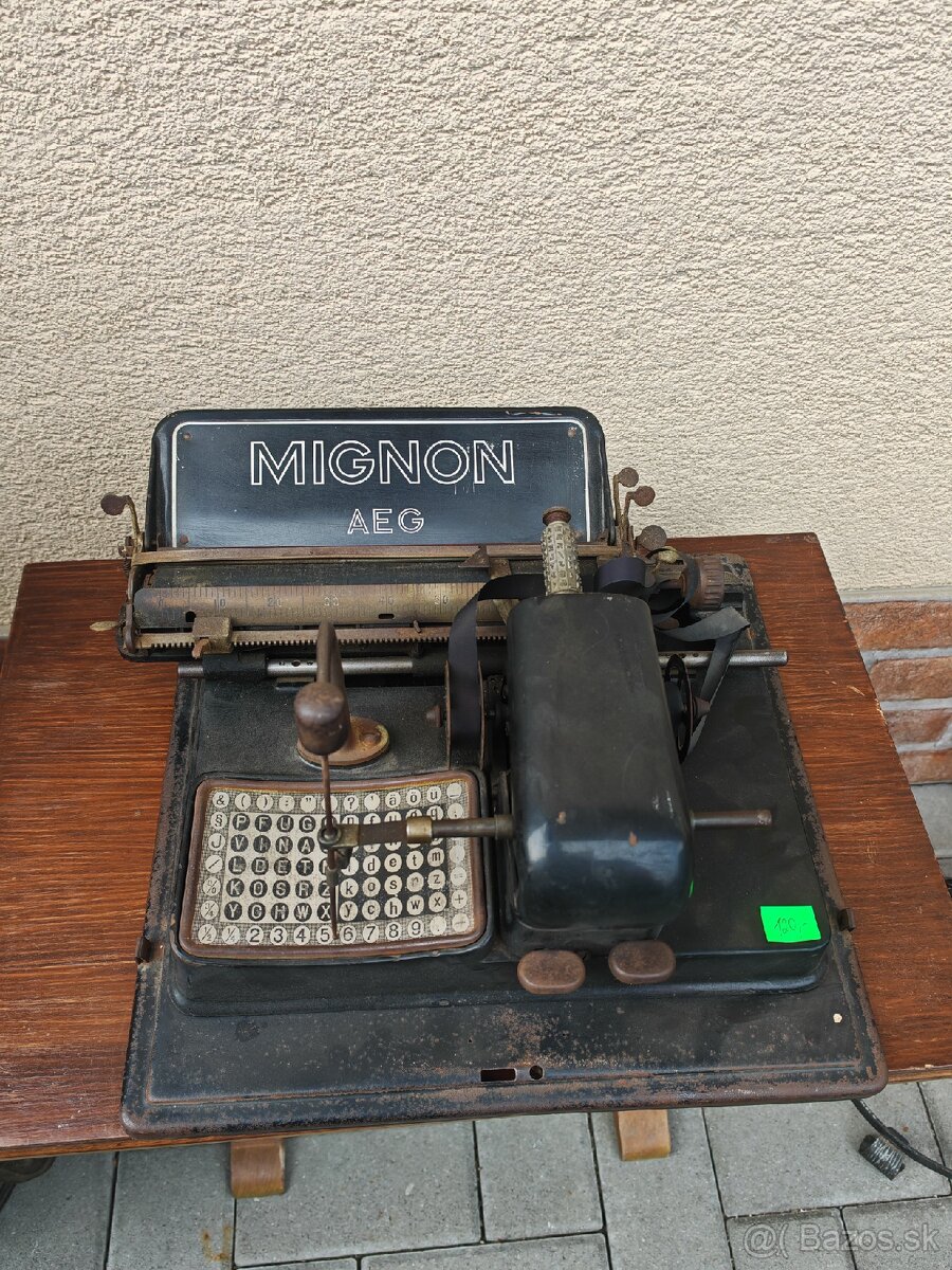 Starožitný písací stroj