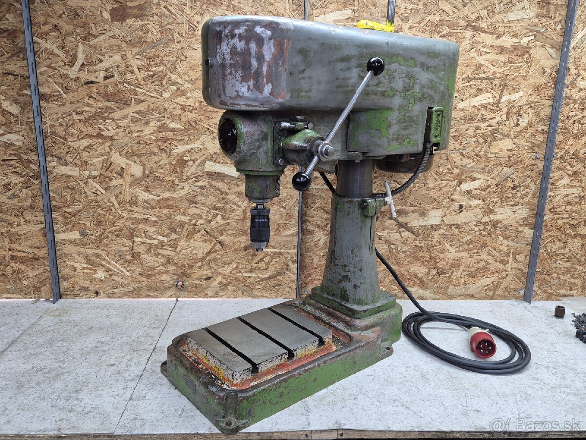 Vŕtačka jihokov hustopeče V-16