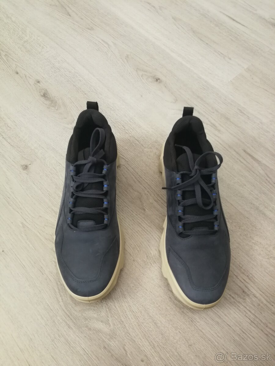 Ecco 42 nove