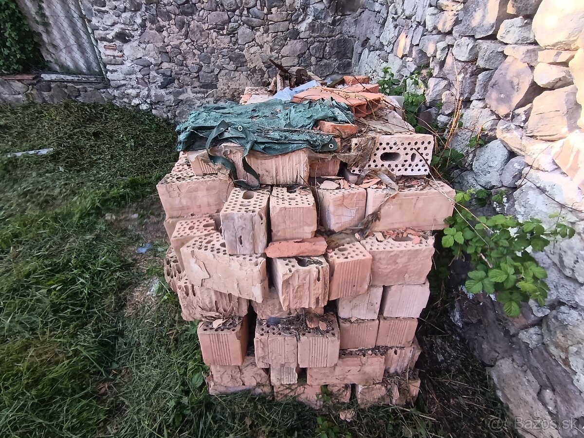 Darujem tehlu za odvoz
