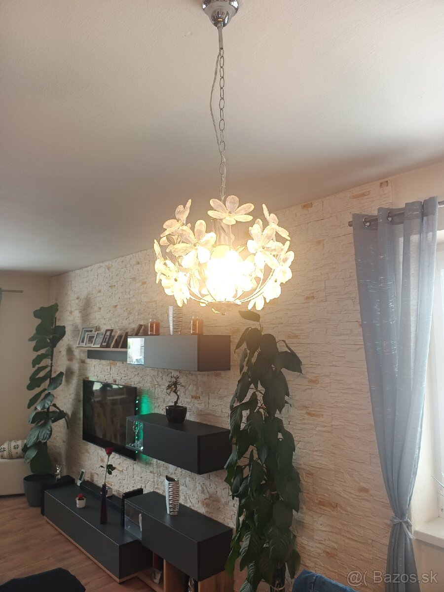 Závesný luster.