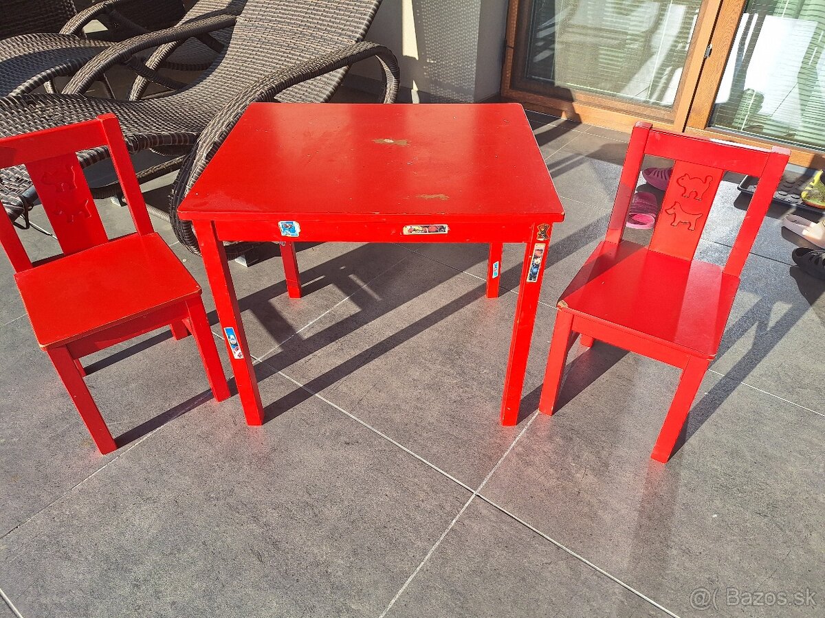 Stôl s dvomi stoličkami Ikea