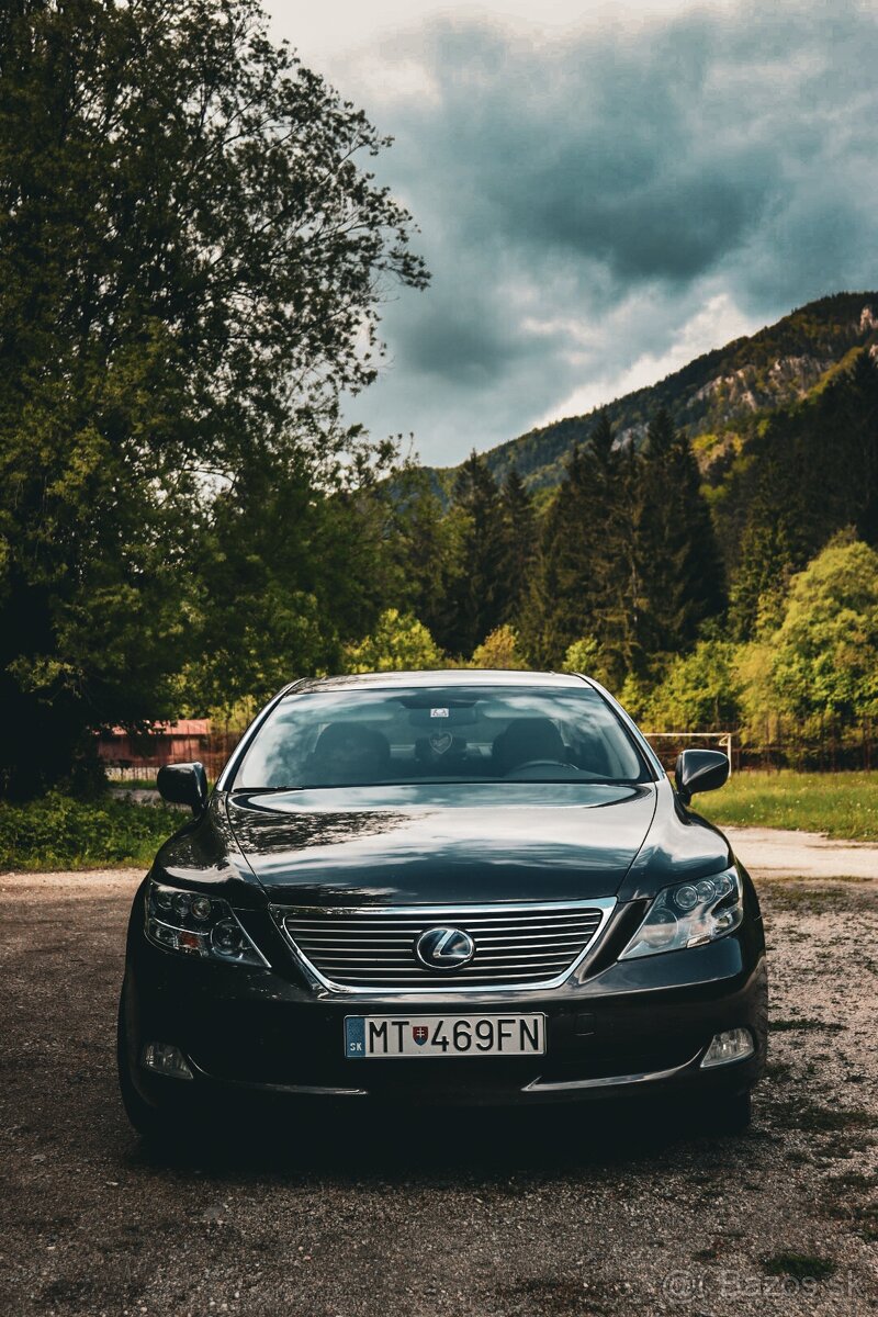 Lexus LS600h 4x4