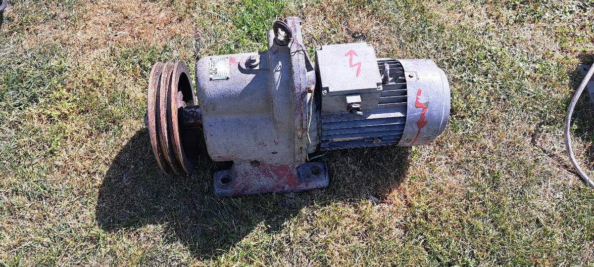 Predám elektromotor s prevodovkou