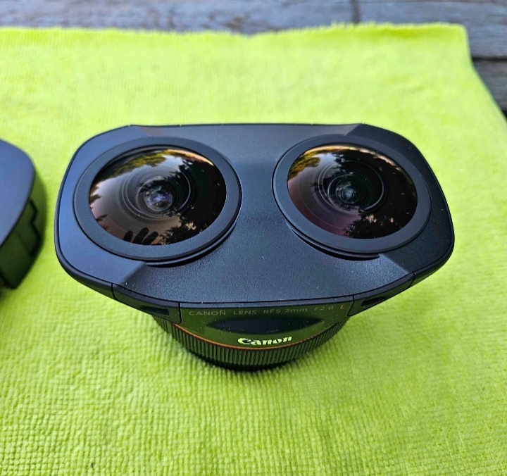 Canon RF 5.2mm f/2.8 L Dual Fisheye