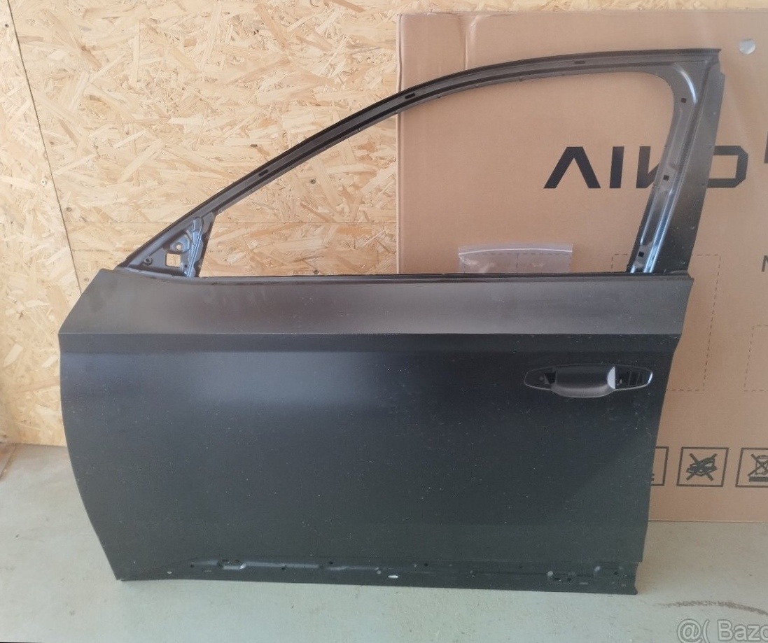 Levé přední dveře Škoda Superb 3, nové ,originální