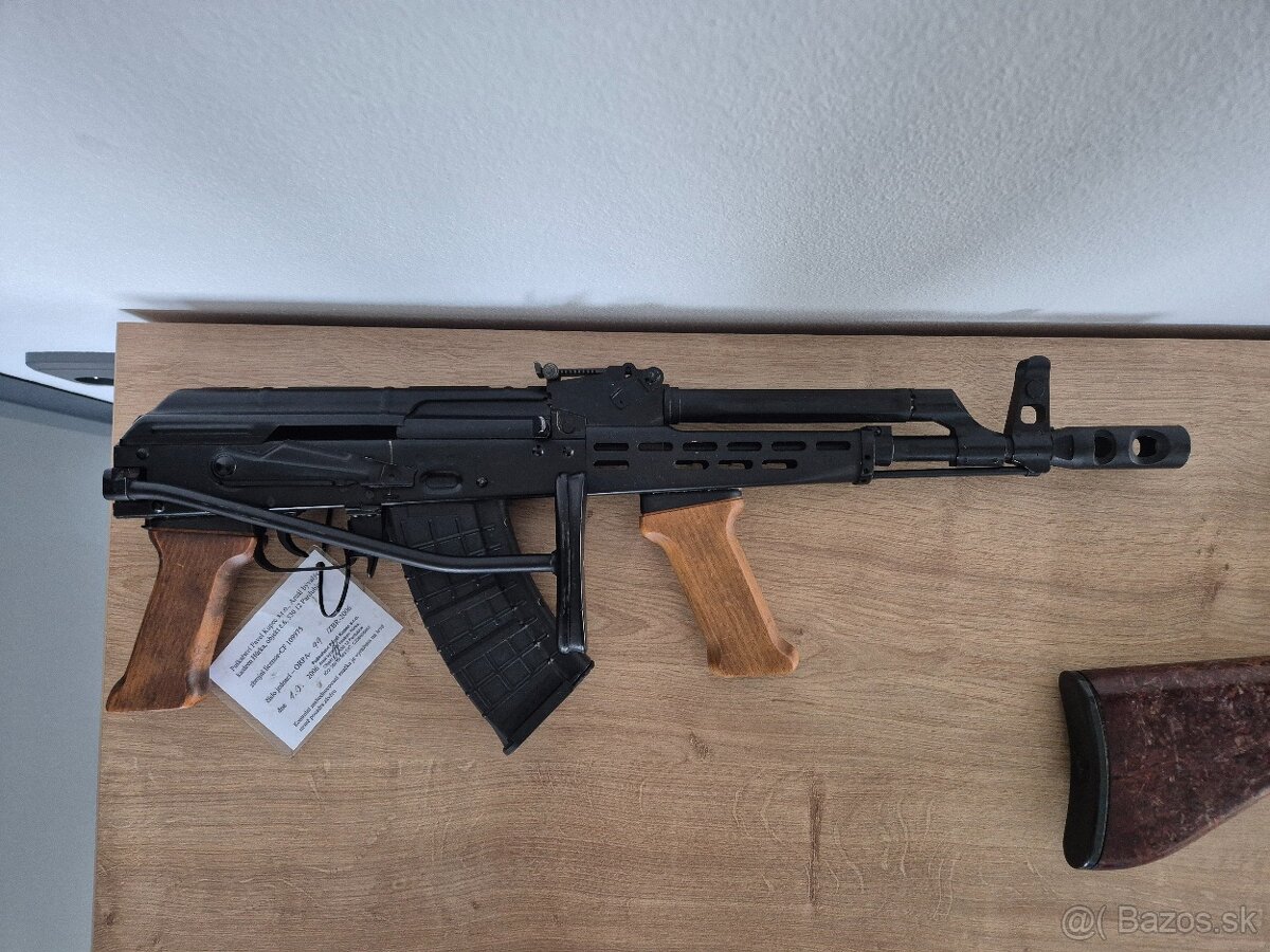 Znehodnotěný samopal AMD 65/5