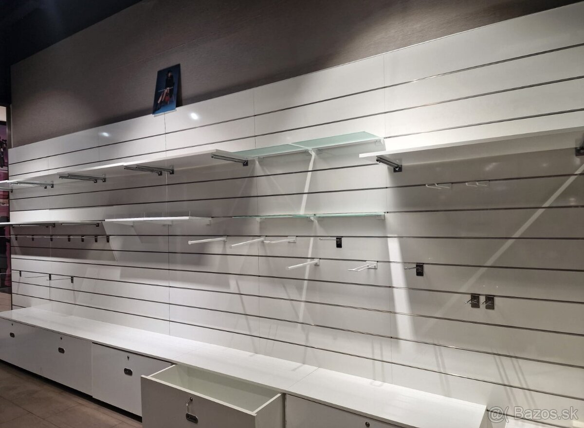 Prémiový drážkový stojan