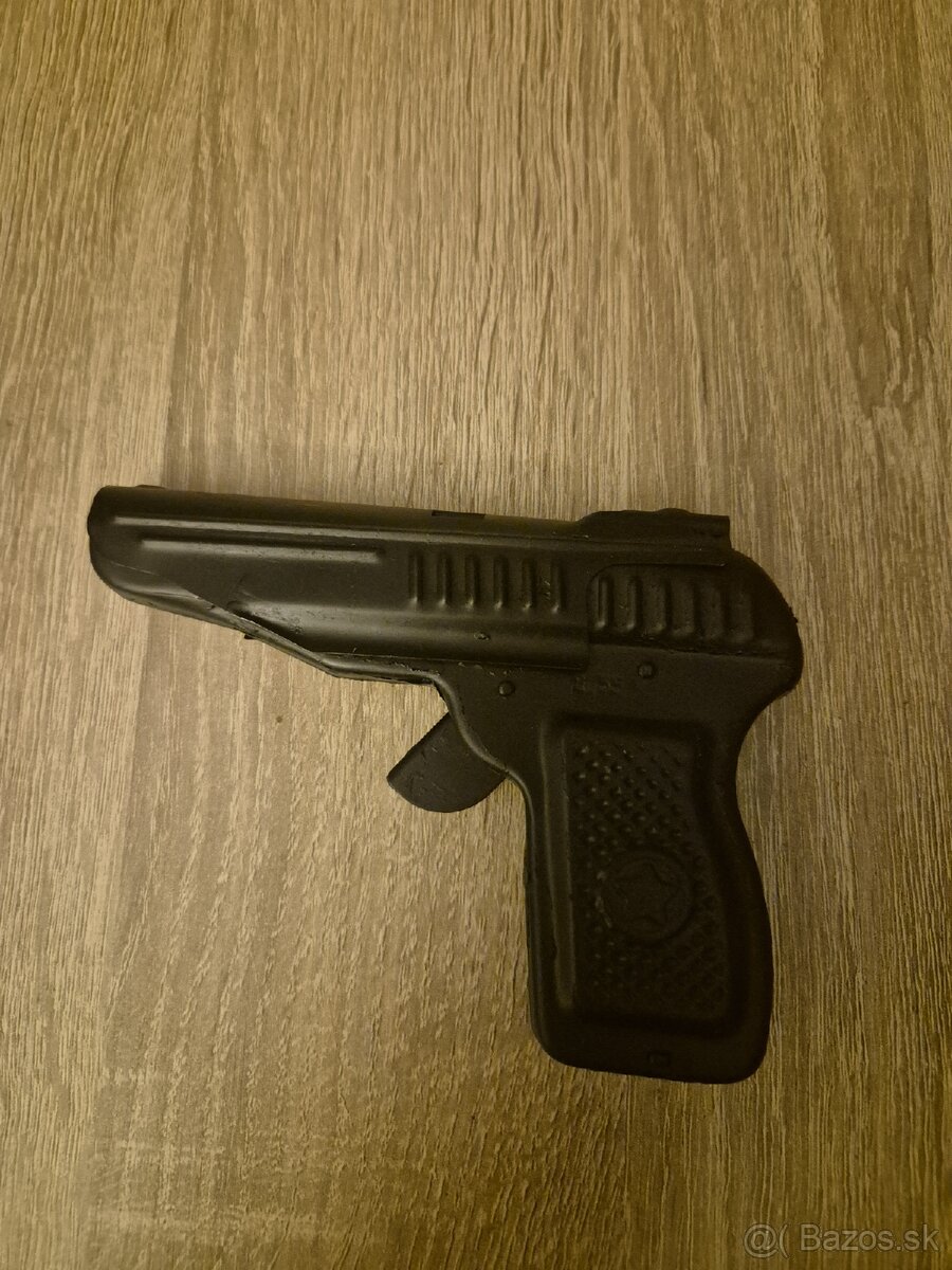 Kapslová plechová hračka