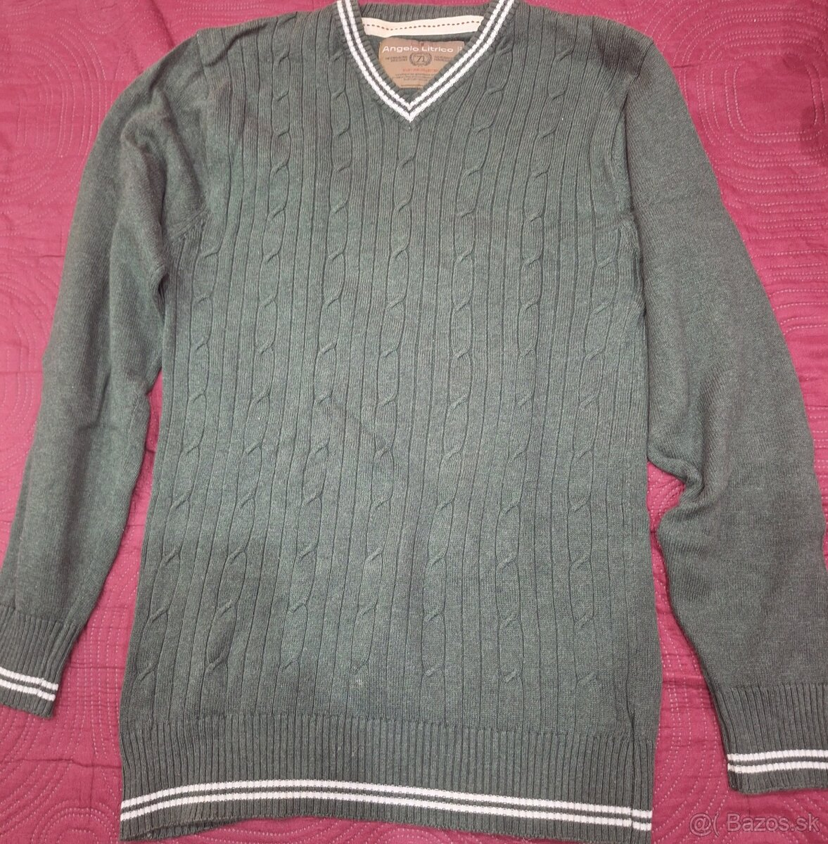 Zelený chlapčenský sveter