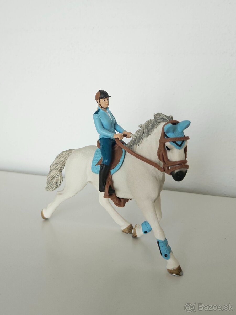 Schleich turnajová jazdkyňa na koni
